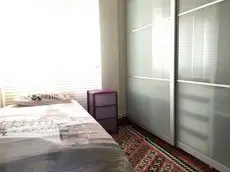 Sunny apt close to University with parking and wifi 