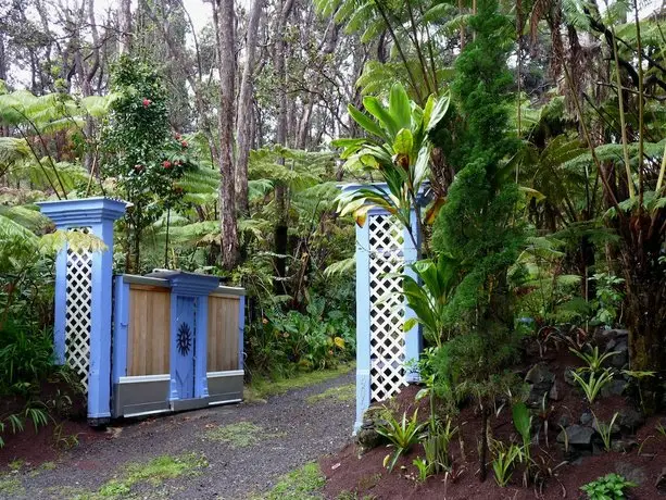 Upcountry Volcano Mountain Cottage 