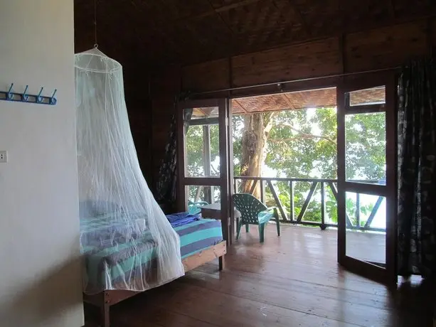 Treetop Guesthouse and Bungalows