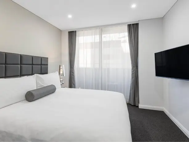 Meriton Suites North Sydney 