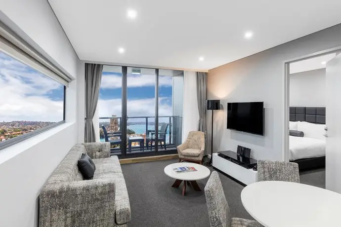 Meriton Suites North Sydney 