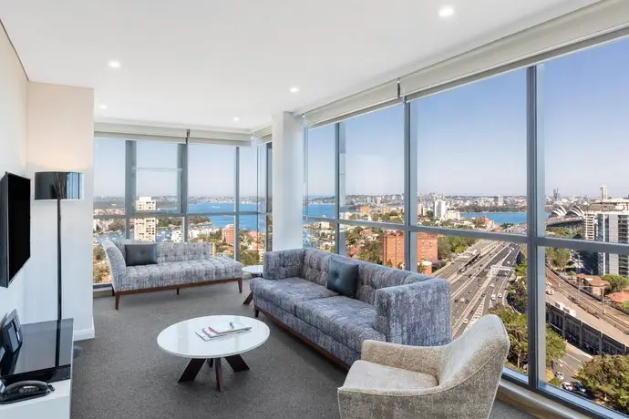 Meriton Suites North Sydney 