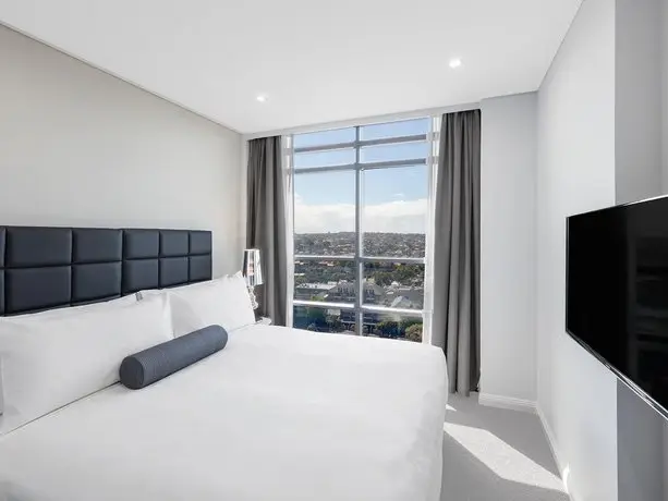 Meriton Suites North Sydney 