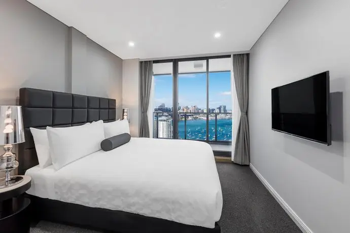 Meriton Suites North Sydney 