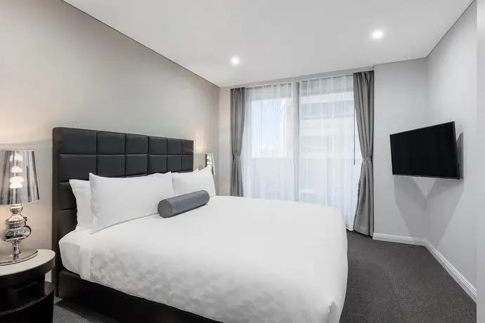 Meriton Suites North Sydney 