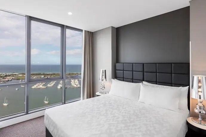 Meriton Suites Southport 