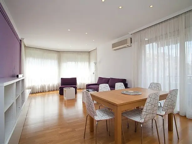 Apartment Sants-Les Corts Galileu 