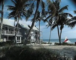 Lahaina Inn Resort 