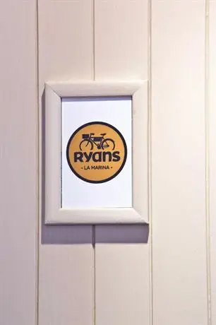 Hotel Ryans La Marina 