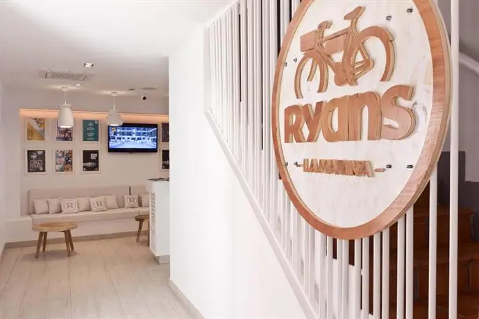 Hotel Ryans La Marina 