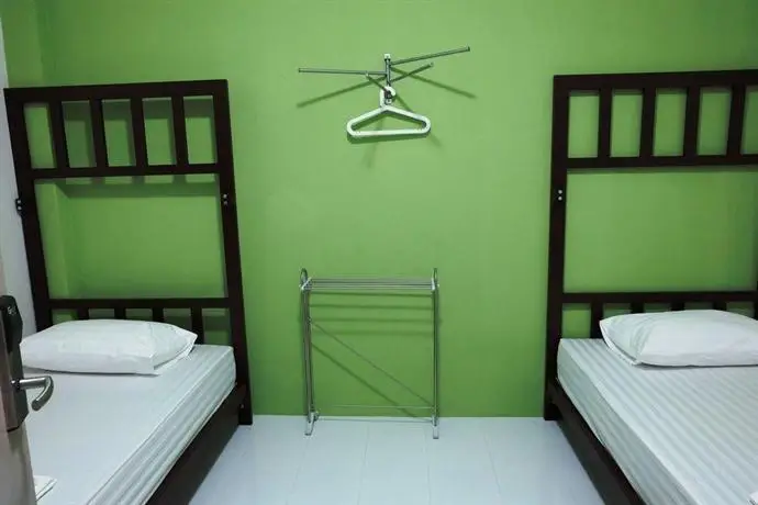 Sleep Dee Hostel 