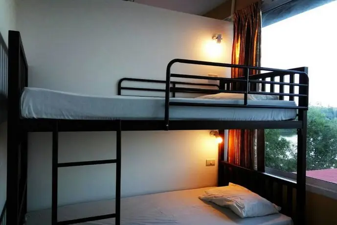 Samui Lakeside Hostel - Adults Only 