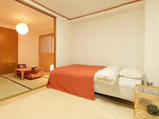 H Tsubaki Apartment 