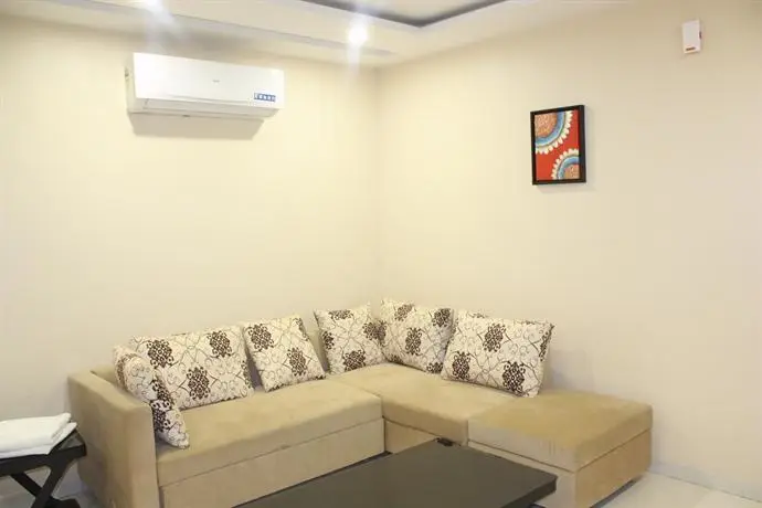 Stay10 Luxury Service Apartment 