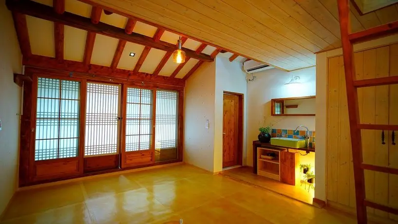 Jeonju Skylove Hanok Stay 