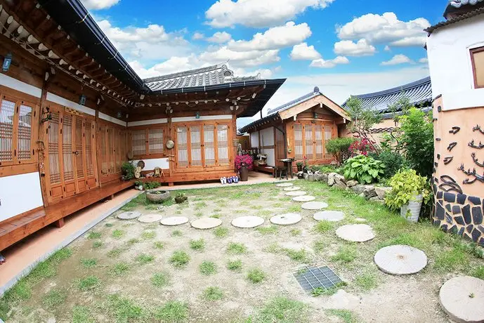 Saekdong Jeogori Hanok Guesthouse Jeonju 