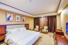 Yingjiang River Bian Chui Hotel 