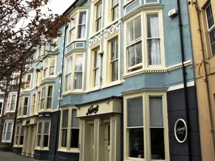 Harrys Hotel Bar & Bistro