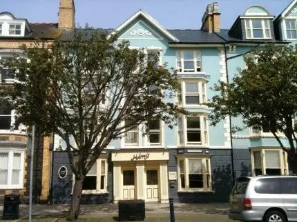 Harrys Hotel Bar & Bistro