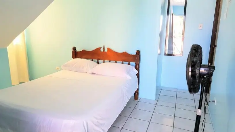 Sea Breeze Guest House Belize City 