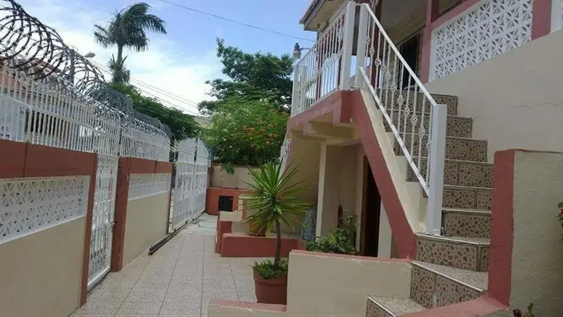 Sea Breeze Guest House Belize City 