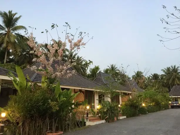 Ruean Thai Nai Bang by PANSAK Resort 