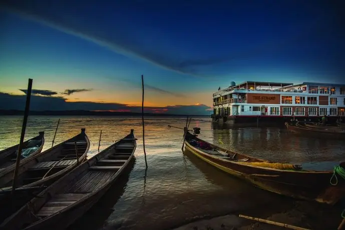 The Strand Cruise 