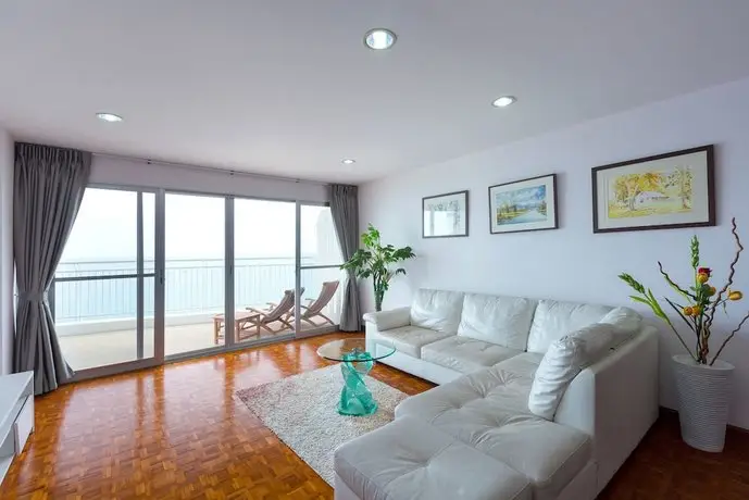 Baan TiewKlurn Beachfront Condominium 