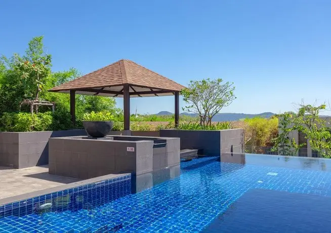 CasaBay Luxury Pool Villas 