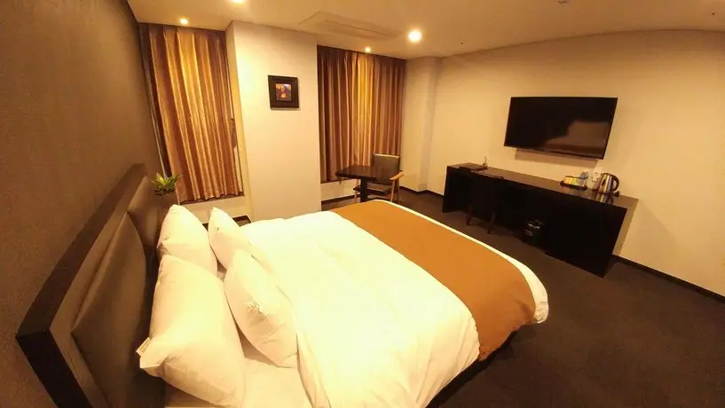 Gangneung Tourist Hotel 