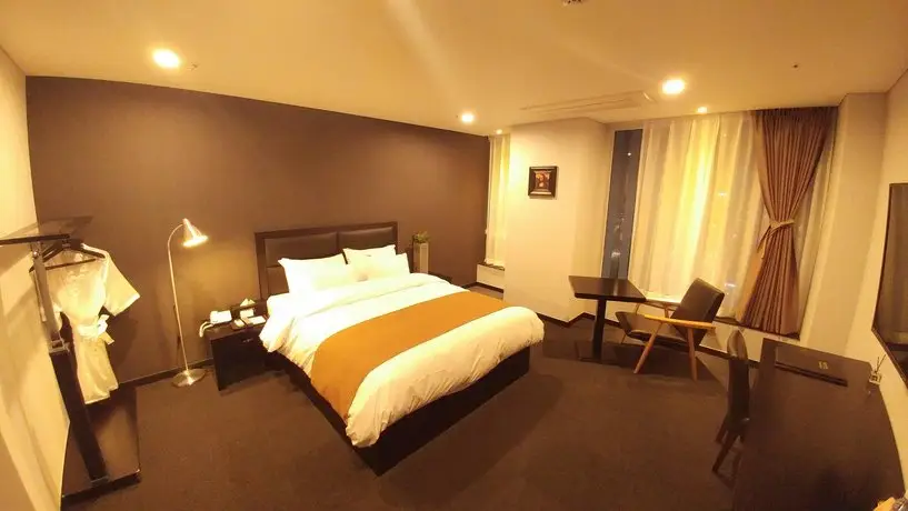 Gangneung Tourist Hotel 