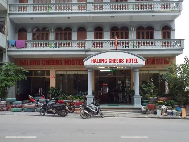 Halong Cheers Hostel 