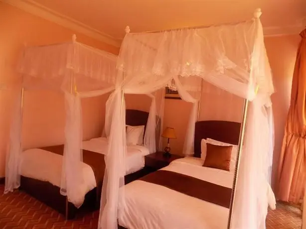 Entebbe Travelle'rs Inn