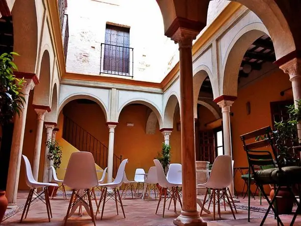 Frenteabastos Hostel & Suites