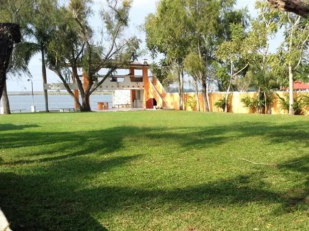 Casa Nautica-Ecologica frente a Laguna de Chairel 