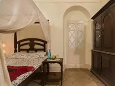 SaffronStays Parsi Manor 