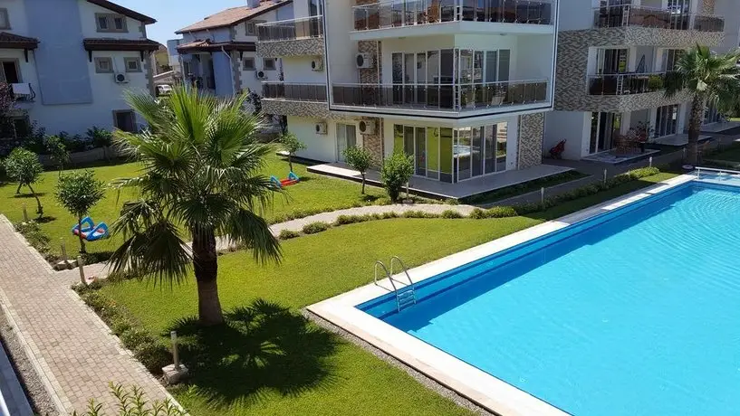 Elegant apart pool view