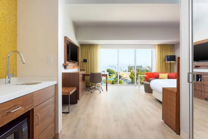 Courtyard by Marriott Santa Monica 