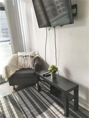 New One Bedroom Condo Downtown-CN TOWER