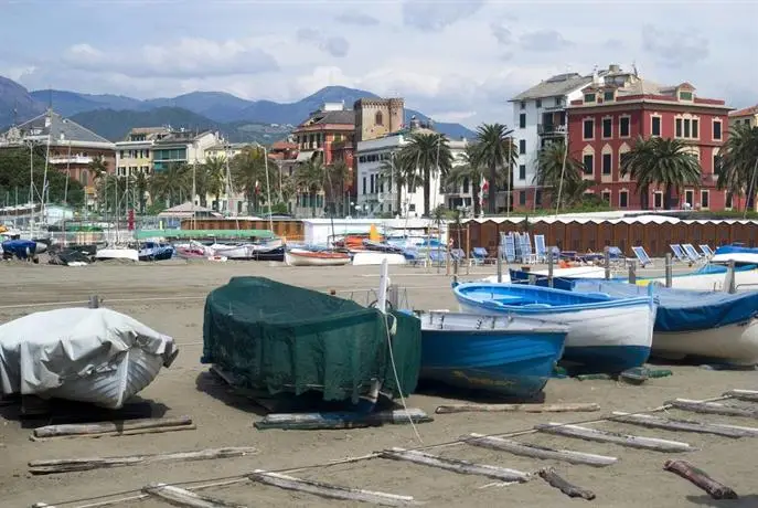 Central Sestri Flats