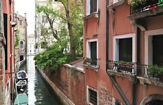 Venice Grand Canal Style Apartment 