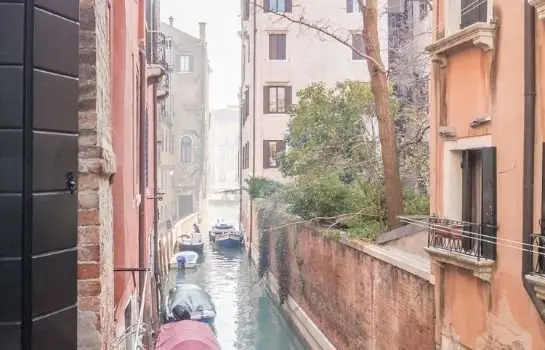 Venice Grand Canal Style Apartment 