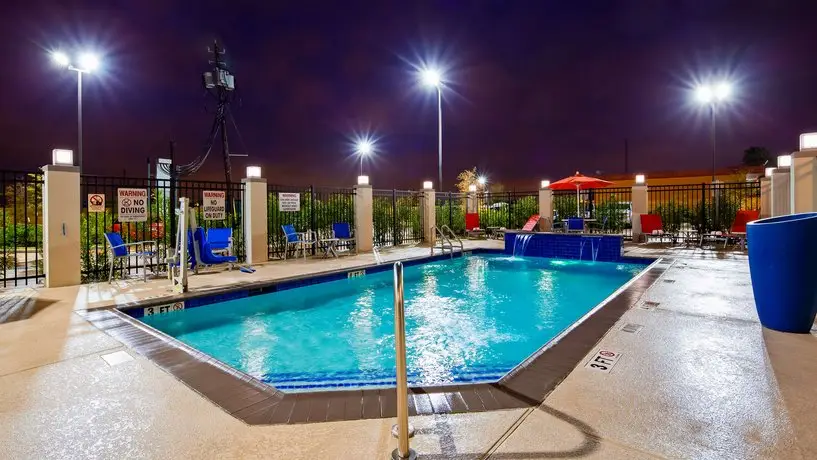 Best Western Plus Pasadena Inn & Suites 