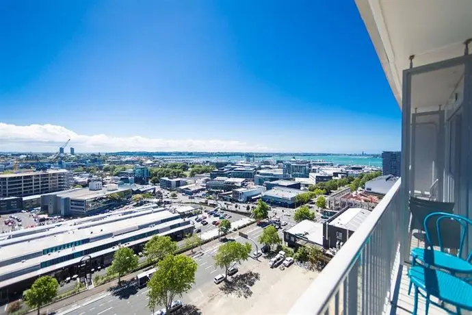 Cosy and Breezy Harbour Views Apartment 