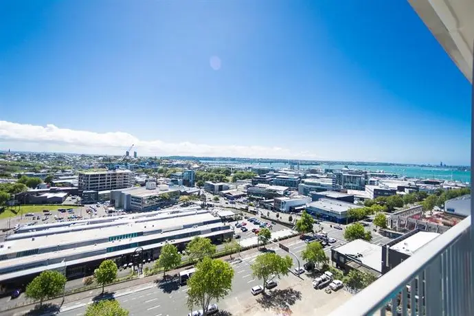 Cosy and Breezy Harbour Views Apartment 