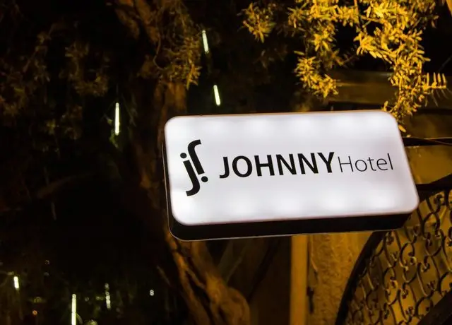 Johnny Hotel 