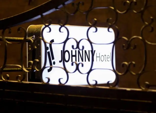 Johnny Hotel 