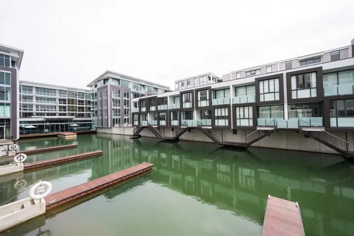 3 Bedroom Double Waterfront Luxury Apartment 