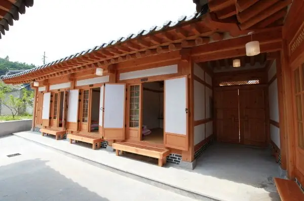 Leega Hanok 