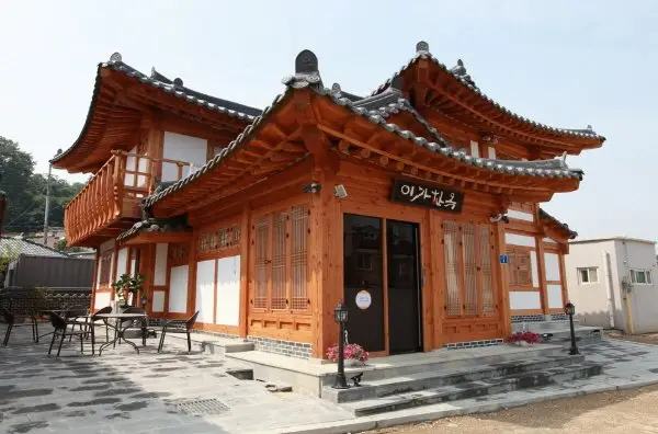 Leega Hanok 